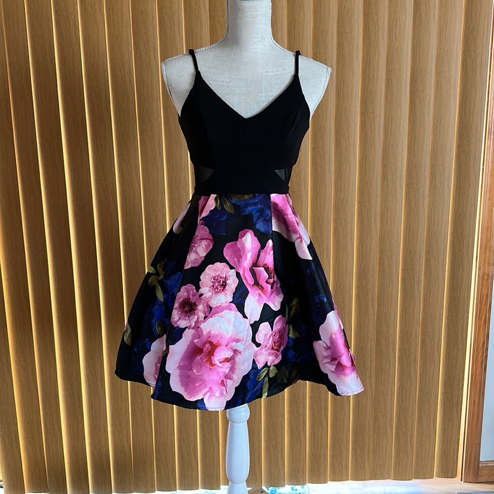Black/floral, B. Darlin, size 1/2